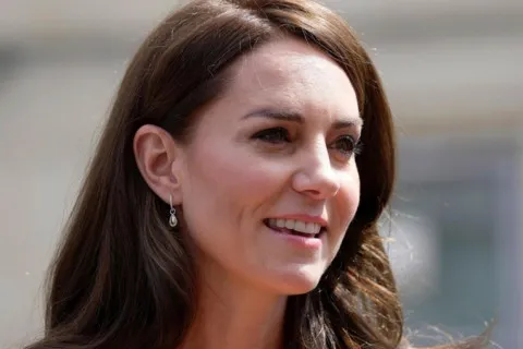 Кейт Миддлтон с новым цветом волос произвела настоящий фурор: "В стиле Спящей красавицы"