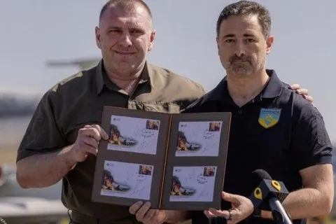 СБУ и Укрпочта представили уникальную новую марку, посвященную спецоперации "Паутина": тираж ограниченный