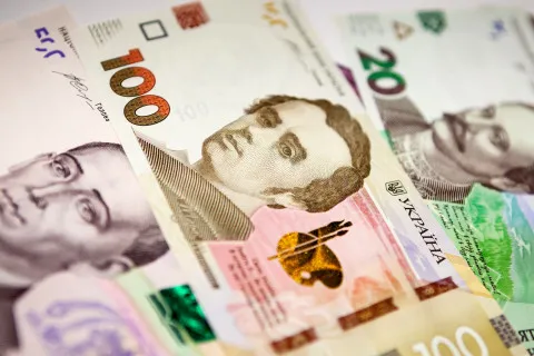 Нацбанк припинив друкувати гроші двох найпопулярніших номіналів: що робити з готівкою, яка є на руках в українців