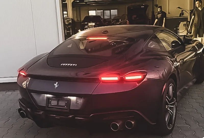 Роскош, от которой трудно отвести глаза: как в Ровно оказался спорткар Ferrari Roma за 250 тысяч долларов Роскош, от которой трудно отвести глаза: как в Ровно оказался спорткар Ferrari Roma за 250 тысяч долларов - today.ua