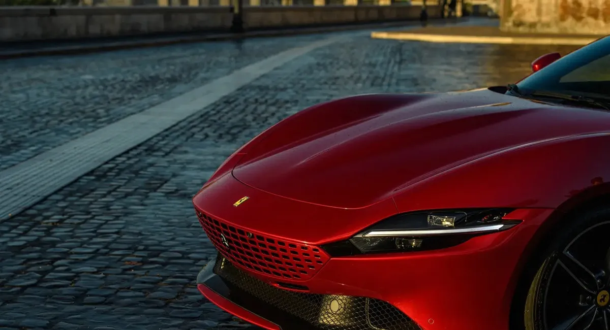 Роскош, от которой трудно отвести глаза: как в Ровно оказался спорткар Ferrari Roma за 250 тысяч долларов - today.ua