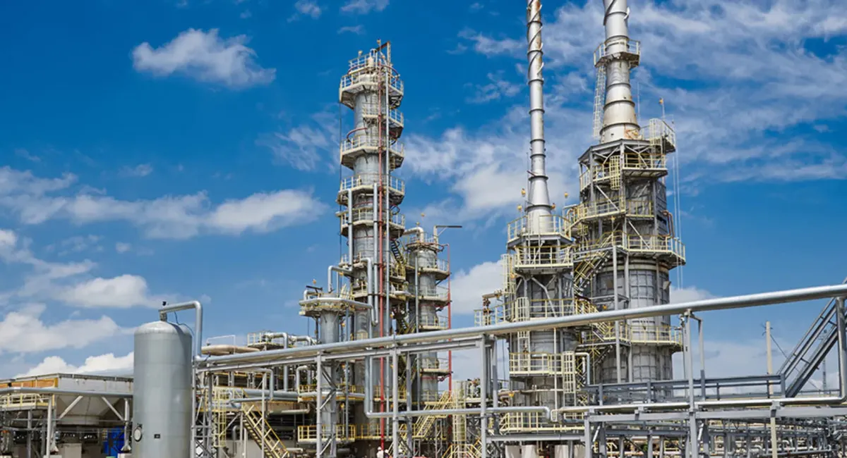 Сили оборони здійснили низку успішних ударів по стратегічних об’єктах на території РФ (фото, відео) - today.ua