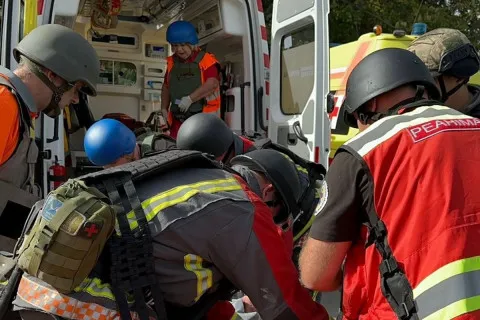 Екстренні пологи на 33 тижні: через важке поранення життя киянки та її малюка висить на волосині