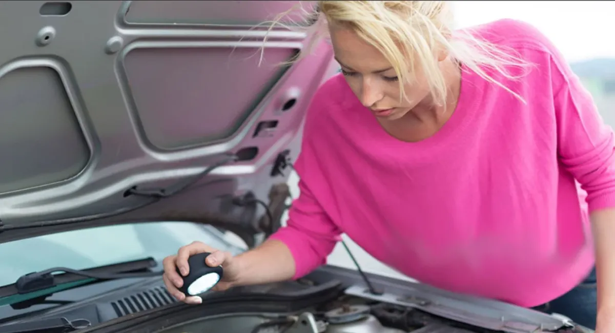 Без нее может заклинить руль автомобиля: как часто следует менять жидкость гидроусилителя - today.ua