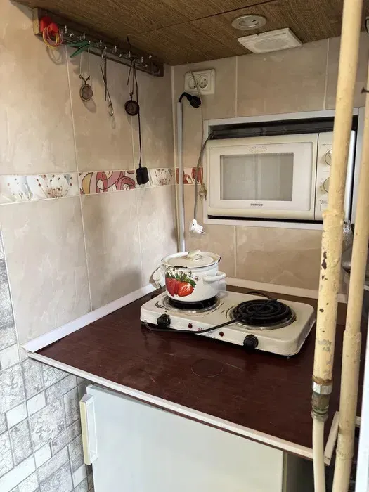 Лише 9 кв.м: як виглядає найменша в Україні орендна квартира, яку переобладнали з техприміщення - today.ua