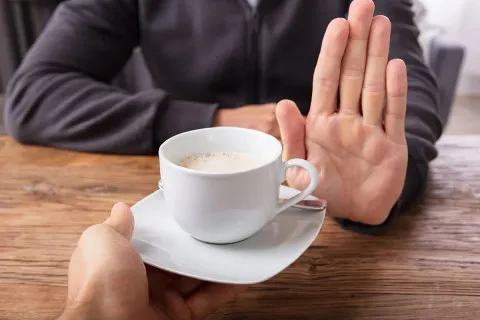 Вред кофе, картошки и позднего ужина: эндокринолог развенчала популярные мифы о питании 