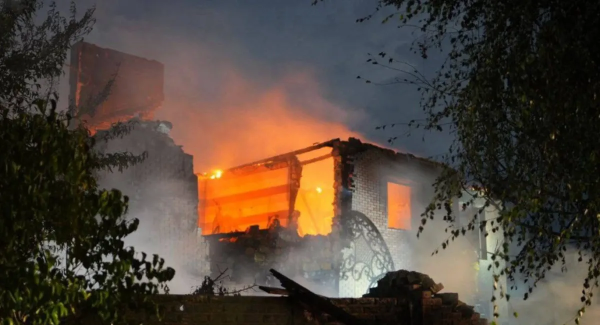 Запоріжжя охопили масові пожежі після нічого обстрілу міста (фото, відео) - today.ua