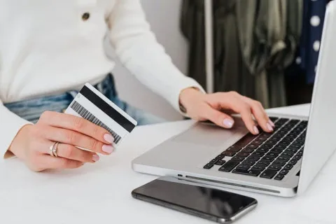 Украинцам придется открывать отдельные счета для аренды и онлайн-торговли: что известно