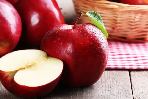 Яблука в Україні стають розкішшю: чому фрукт суттєво подорожчає