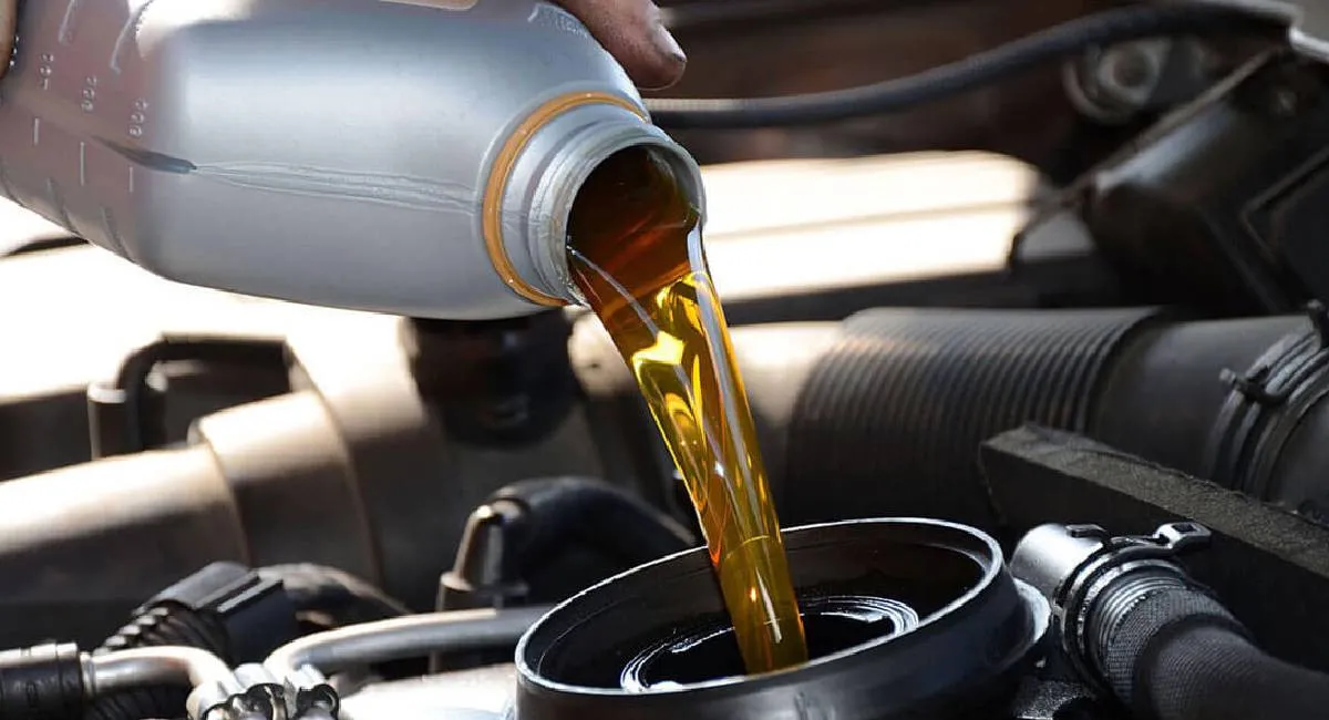 Ошибки, которые убивают мотор: эксперт рассказал, как безопасно заменить масло - today.ua