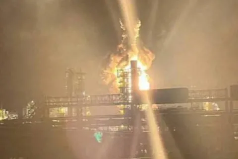 Тревожная ночь в РФ: что известно об атаке на Киришский НПЗ и диверсии на ЖД в Орловской области (видео)