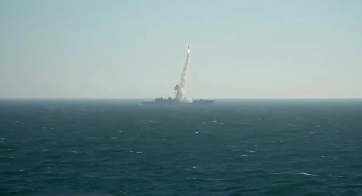 Росіяни вдарили гіперзвуковою крилатою ракетою Циркон по об’єкту у Баренцевому морі - today.ua