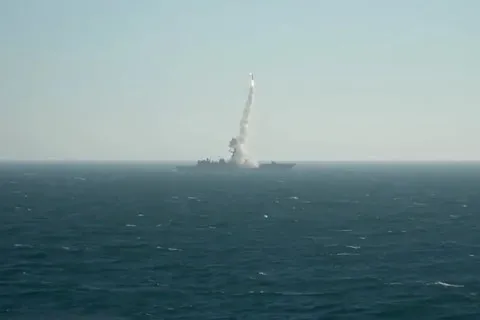 Росіяни вдарили гіперзвуковою крилатою ракетою "Циркон" по об’єкту у Баренцевому морі