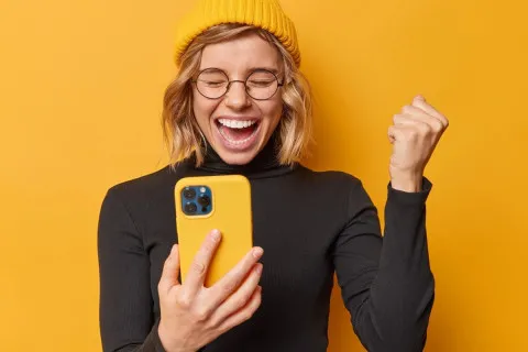 Укрпошта робить життя українців простішим: які можливості доступні клієнтам з новим додатком