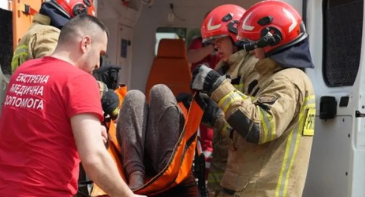 В Ужгороде загорелась городская больница: есть погибший, почти 70 больных эвакуировано (фото, видео) - today.ua