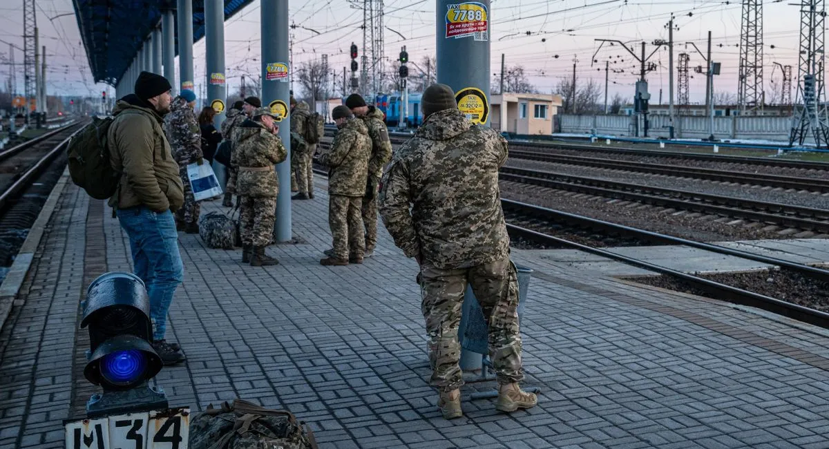Багатьом українським військовослужбовцям нарешті дадуть рік відпочинку від війни: Зеленський підписав закон - today.ua