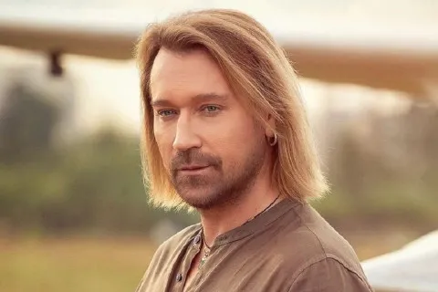 Олег Винник анонсировал гастрольный тур для украинских "волчиц" в Европе: кому вход на концерты воспрещен