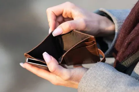 Пенсии и зарплаты под угрозой: как решение ЕС влияет на благосостояние украинцев