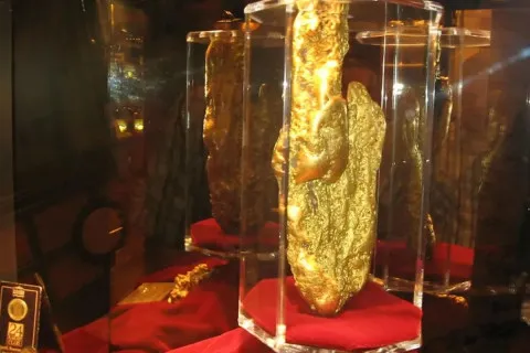 Унікальне золото зникло з музею в Парижі: що відомо про крадіжку на 600 тисяч євро