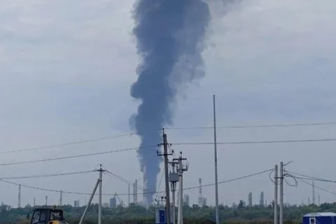 Дроны поразили нефтехимический комплекс Газпрома, который находится более чем в 1300 км от Украины (фото, видео)