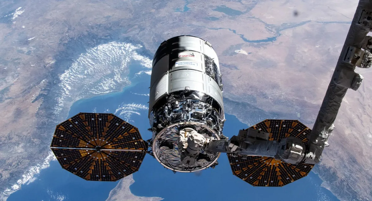 В космосе сбился с курса грузовой корабль, который вез еду для астронавтов на МКС - today.ua