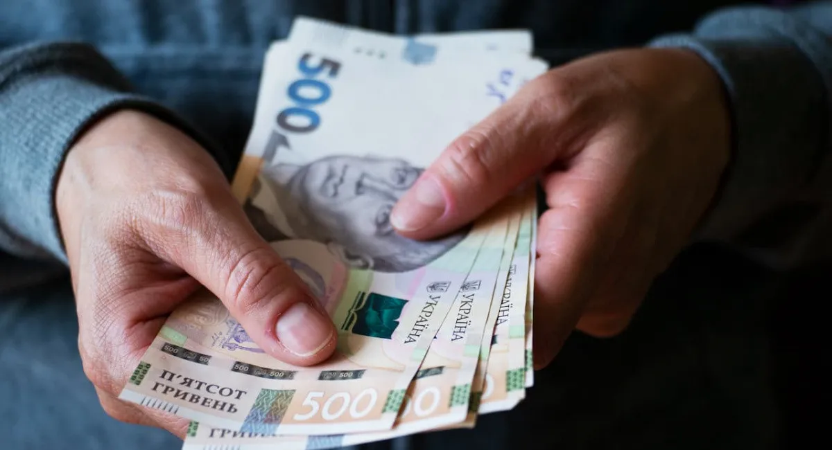 Украинцам планируют выплатить по 6500 грн помощи перед зимой: кто сможет получить - today.ua