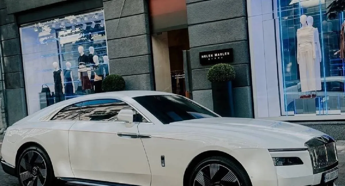 Самый роскошный электрокар мира заметили в Киеве: сколько их в Украине - today.ua