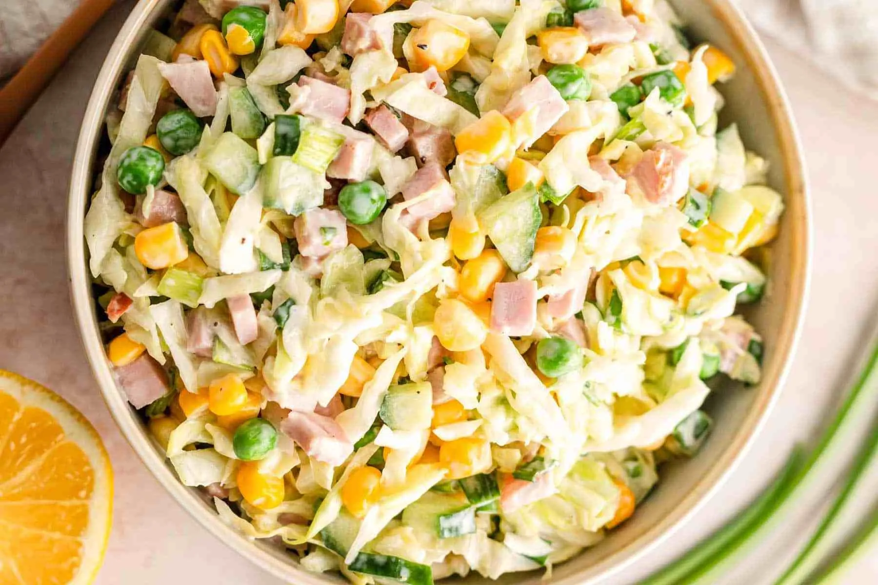 Вкусный салат за 10 минут: как приготовить сытную закуску на скорую руку Вкусный салат за 10 минут: как приготовить сытную закуску на скорую руку - today.ua