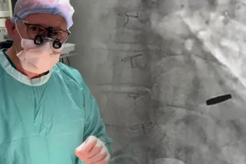 Український захисник провів три роки в російському полоні з кулею в серці: в Києві врятували життя воїна