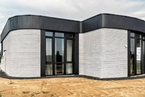 Замість руїн - дім з майбутнього: родина загиблого воїна оселилась у першому надрукованому будинку України