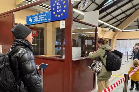 Розпізнаватимуть за лицем та відбитками пальців: на кордоні з Польщею тестують нову система пропуску