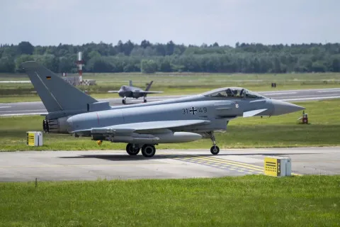 Росія продовжує провокації біля повітряного простору НАТО: німецькі Eurofighter перехопили Іл-20М