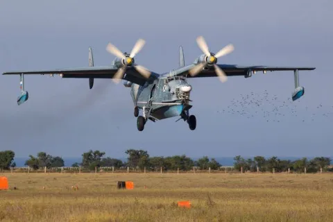 Бійці ГУР вперше в історії знищили російські літаки-амфібії Бе-12 Чайка в Криму (відео)