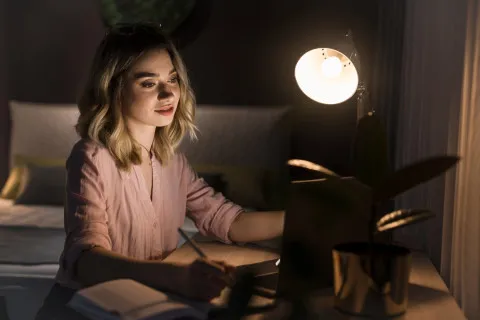 Украинцев призвали использовать мощные электроприборы только в определенные часы