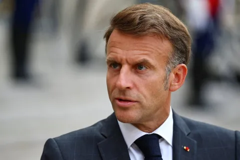 У Нью-Йорку поліцейські затримали автомобіль з Макроном: телефонний дзвінок Трампу не допоміг (Відео)