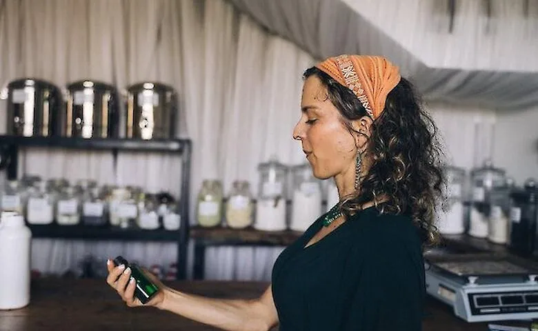 С 1 октября повысят зарплаты работникам предприятий, торгующих алкоголем и сигаретами - today.ua