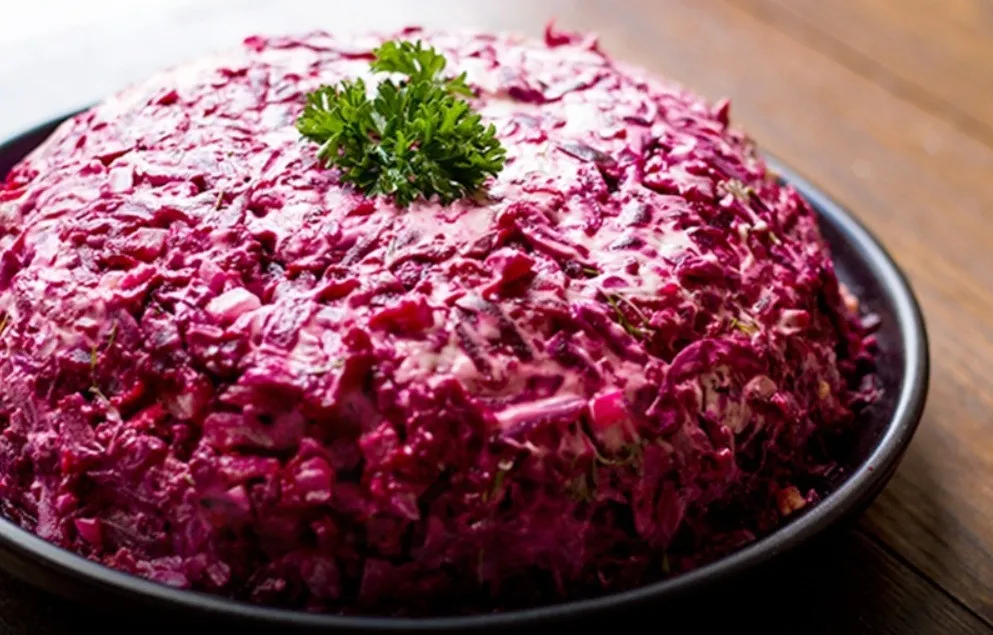 Салат Джулія стане чудовою заміною набридлої шуби: покроковий рецепт незвичної закуски Салат Джулія стане чудовою заміною набридлої шуби: покроковий рецепт незвичної закуски - today.ua