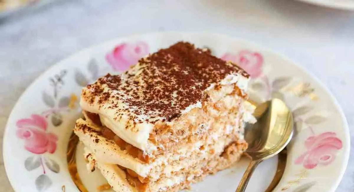 Торт без печенья и выпечки: всего 15 минут и вкусный домашний десерт готов - today.ua