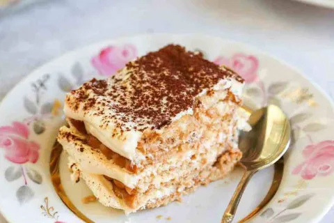 Торт без печенья и выпечки: всего 15 минут и вкусный домашний десерт готов