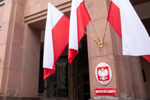 МЗС Польщі б’є на сполох: полякам радять негайно залишити Білорусь через серйозні ризики