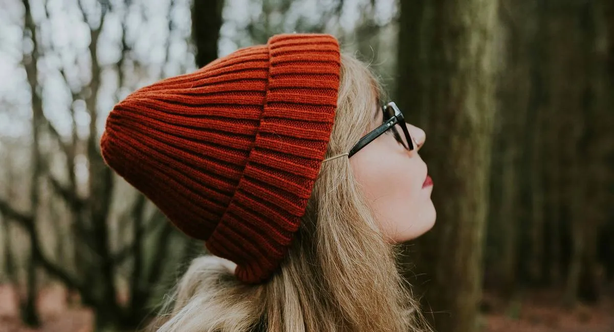 Тепло и стильно: какие головные уборы будут в трендах осенью 2025 года - today.ua