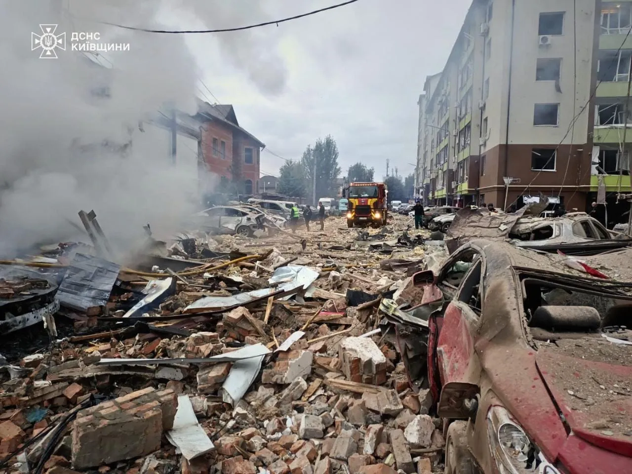 РФ масовано атакувала Київ і область: є загиблі, серед яких дитина, та десятки поранених (фото) РФ масовано атакувала Київ і область: є загиблі, серед яких дитина, та десятки поранених (фото) - today.ua