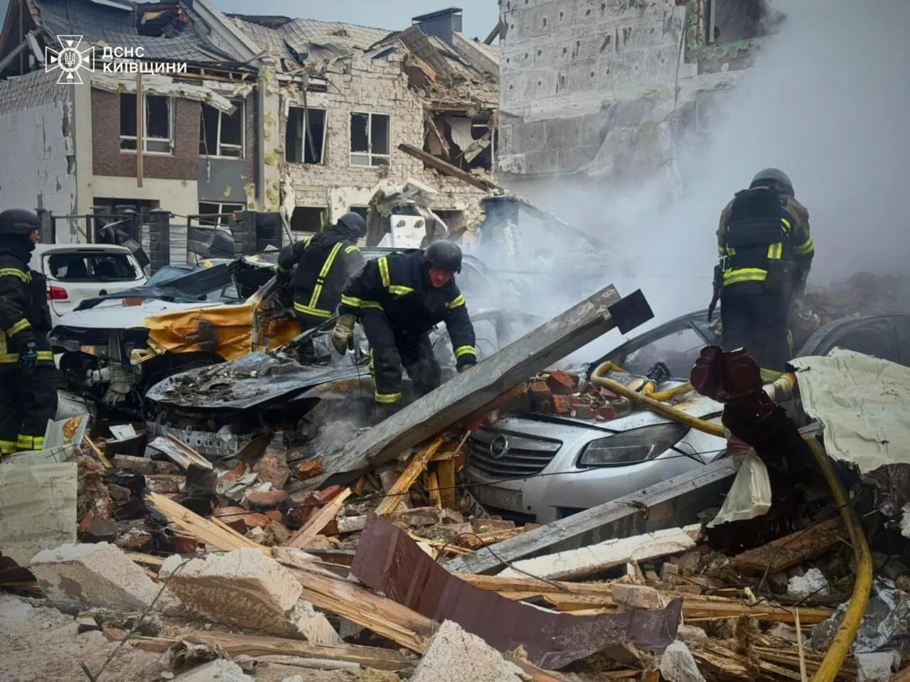 РФ масовано атакувала Київ і область: є загиблі, серед яких дитина, та десятки поранених (фото) РФ масовано атакувала Київ і область: є загиблі, серед яких дитина, та десятки поранених (фото) - today.ua