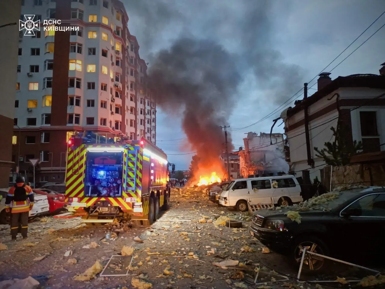 РФ масовано атакувала Київ і область: є загиблі, серед яких дитина, та десятки поранених (фото) РФ масовано атакувала Київ і область: є загиблі, серед яких дитина, та десятки поранених (фото) - today.ua