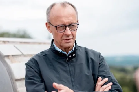 ЕС хочет кредитовать военные и социальные нужды Украины за счет российских активов, но Мерц против