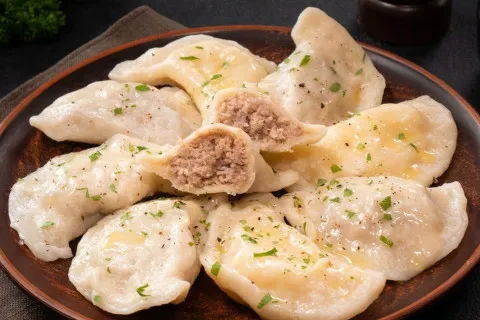 "Молдавские вареники" из необычного теста с вкусной начинкой: рецепт аппетитного блюда