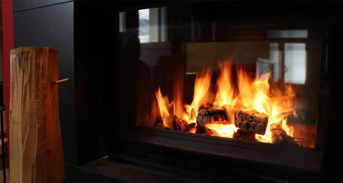 Якщо є вибір: українцям порахували, чим вигідніше опалювати будинок — газом чи дровами Якщо є вибір: українцям порахували, чим вигідніше опалювати будинок — газом чи дровами - today.ua