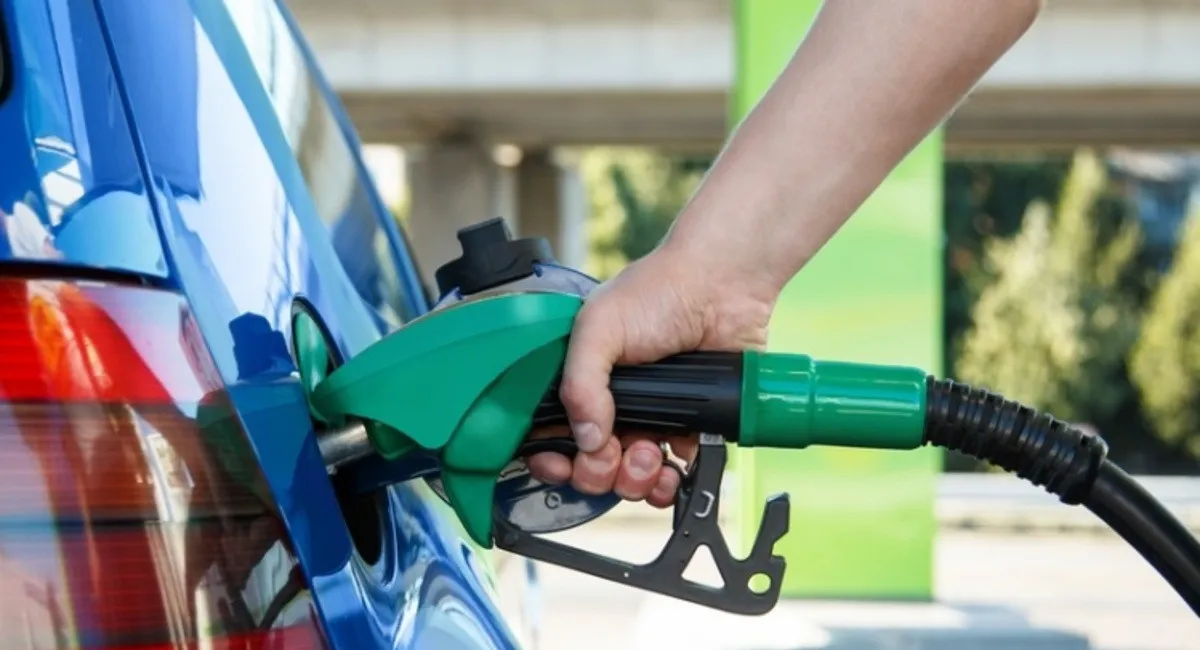 Не все водители знают: одна неприметная кнопка в автомобиле поможет сэкономить до 30% топлива - today.ua