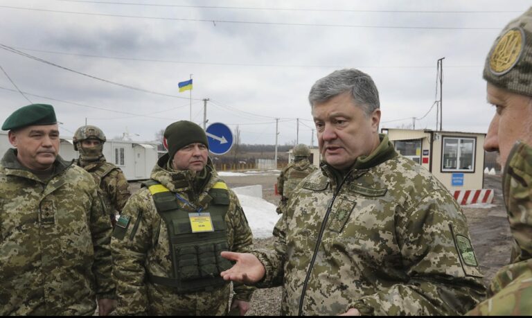Порошенко відвідає прифронтову зону на Донбасі - today.ua