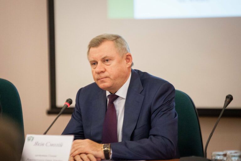 Глава НБУ рассказал, как решение о введении военного положения повлияет на работу банков - today.ua